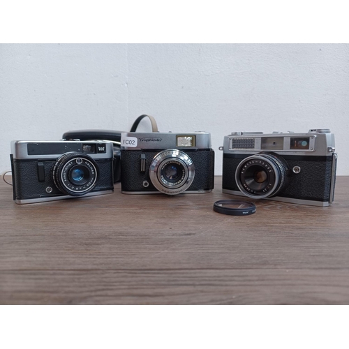 761 - Three vintage 35mm cameras, one 1960s Voigtländer Vito C 35mm viewfinder fitted with Color-Skopar 2.... 