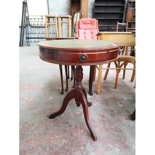 39 - A Regency style mahogany and green leather drum table