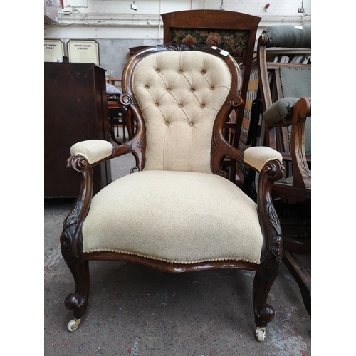 79 - A Victorian walnut and beige fabric upholstered spoon back parlour chair