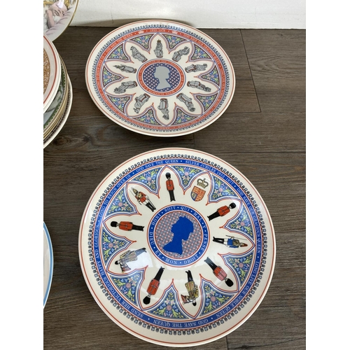 402 - A collection of ceramic collector's plates to include Adams The Birds of America, Coalport Queen Eli... 