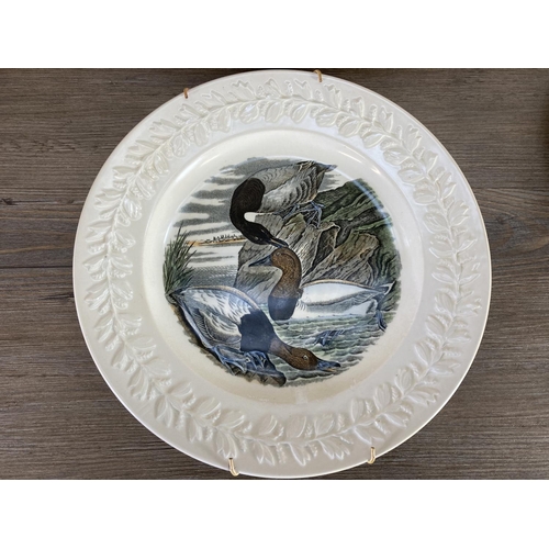 402 - A collection of ceramic collector's plates to include Adams The Birds of America, Coalport Queen Eli... 