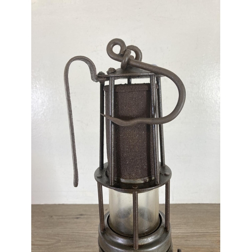 424 - An antique German Friemann & Wolf G.m.b.H. Zwickau miners lamp - approx. 35cm high