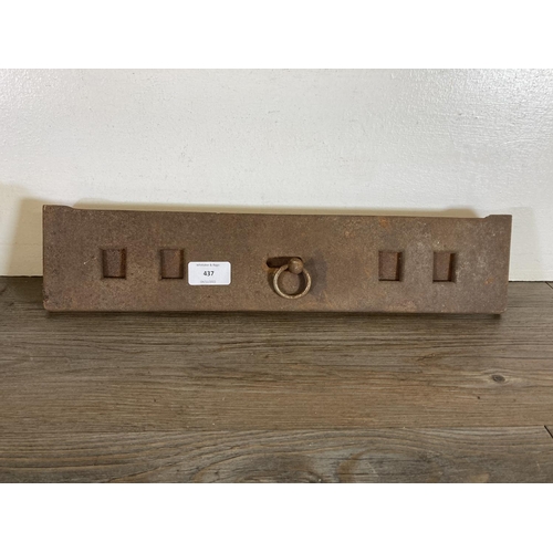 437 - A cast iron fire grate - approx. 38cm high x 53cm wide