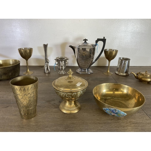 443 - A collection of metalware to include EPNS coffee pot, brass and enamel circular bowl, brass saucepan... 