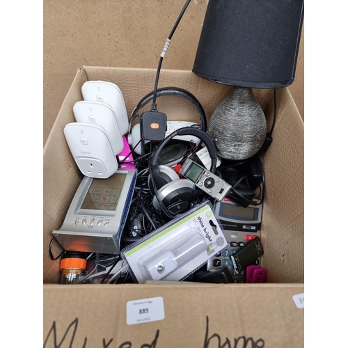 889 - A collection of mixed electrical items, to include table lamp, Bose headphones, calculator, landline... 