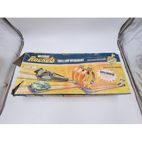 482 - A boxed vintage Corgi no. 2074 Rockets Triple Loop speed circuit with instruction manual