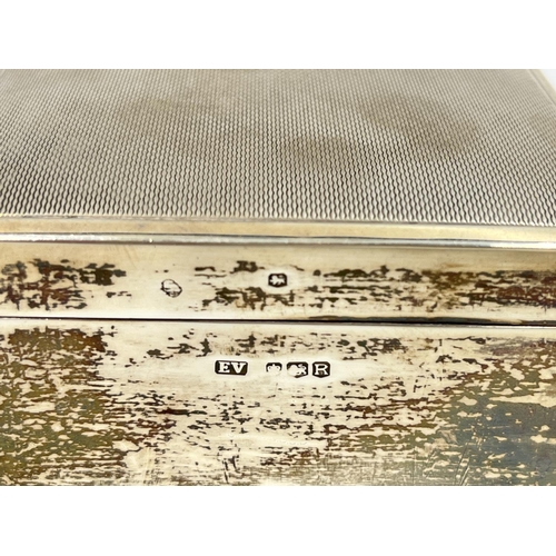 1249 - A Viner's Ltd hallmarked Sheffield silver cigarette box, dated 1959 - approx. gross weight 314 grams... 