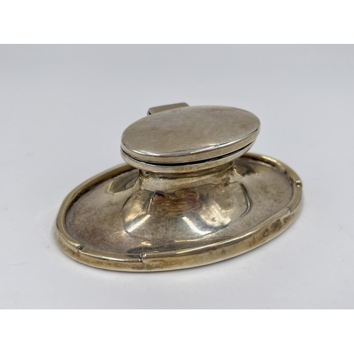 1250 - An Asprey & Co Ltd hallmarked Birmingham silver inkwell with glass liner, dated 1938 - approx. gross... 