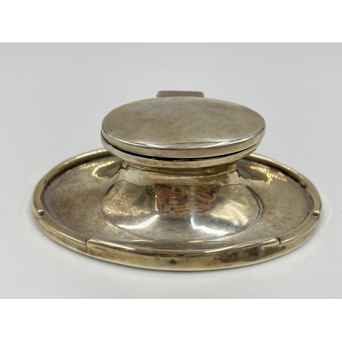 1250 - An Asprey & Co Ltd hallmarked Birmingham silver inkwell with glass liner, dated 1938 - approx. gross... 