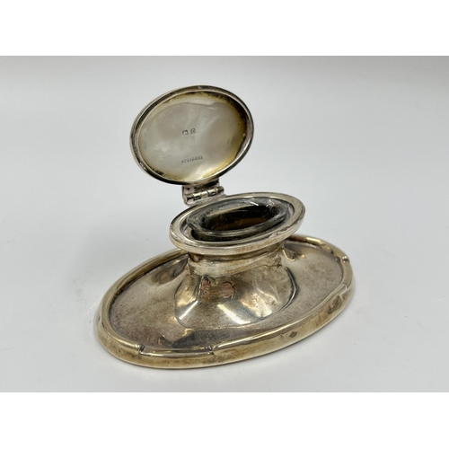 1250 - An Asprey & Co Ltd hallmarked Birmingham silver inkwell with glass liner, dated 1938 - approx. gross... 