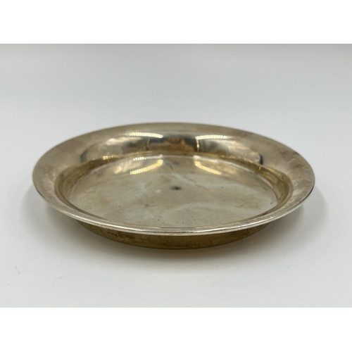 1251 - A hallmarked Birmingham silver circular dish, dated 1969 - approx. gross weight 80 grams and approx.... 