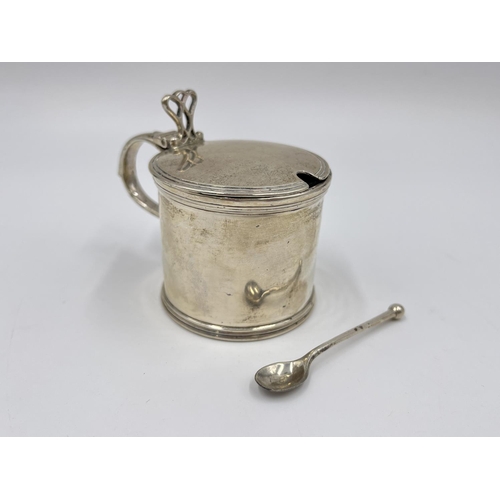 1253 - A Charles & Richard Comyns hallmarked London silver mustard pot with hallmarked sterling silver spoo... 