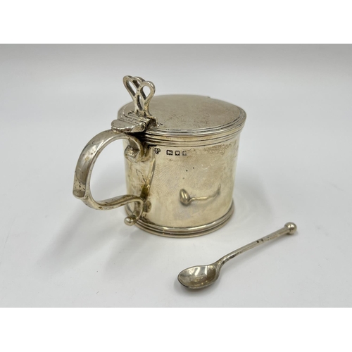 1253 - A Charles & Richard Comyns hallmarked London silver mustard pot with hallmarked sterling silver spoo... 