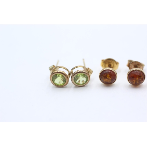 1001 - Three pairs of 9ct gold gemstone stud earrings, one coral, one peridot and one amber - approx. gross... 