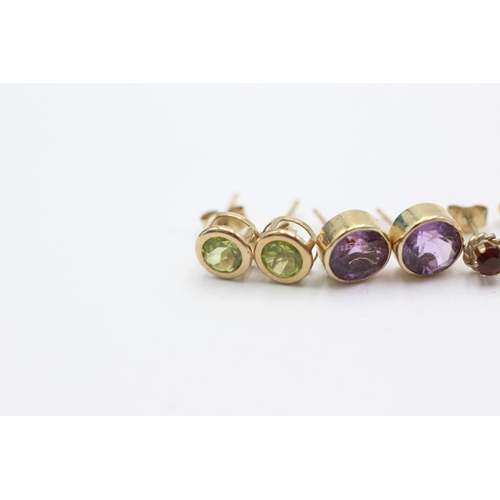 1010 - Three pairs of 9ct gold gemstone earrings, one garnet, one amethyst and one peridot - approx. gross ... 