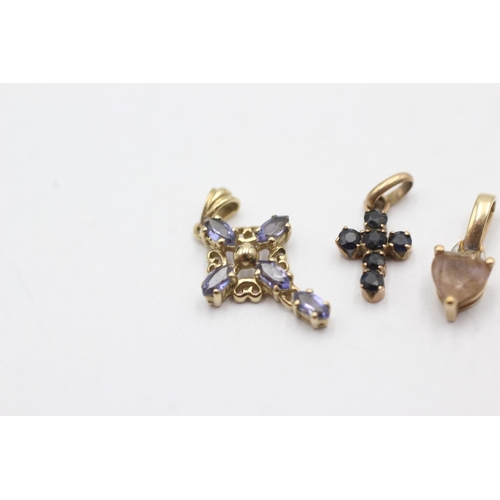 1011 - Three 9ct gold gemstone set pendants, one iolite, one sapphire and smoky quartz - approx. gross weig... 