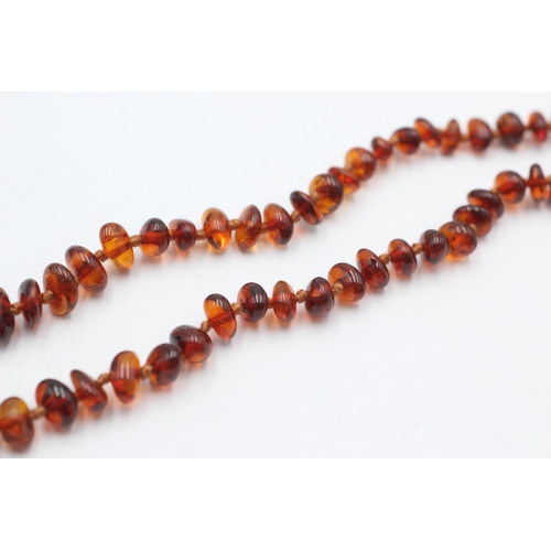 1030 - An amber beaded single strand necklace with 9ct gold clasp - approx. gross weight 10.6 grams