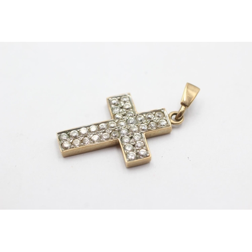 1047 - A 9ct gold clear gemstone set cross pendant - approx. gross weight 2.7 grams