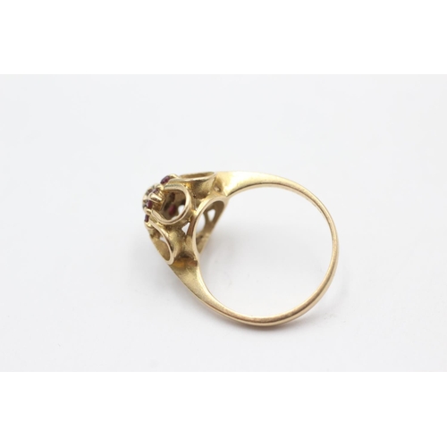 1054 - A 9ct gold diamond and ruby buttercup setting ring, size K - approx. gross weight 2.5 grams