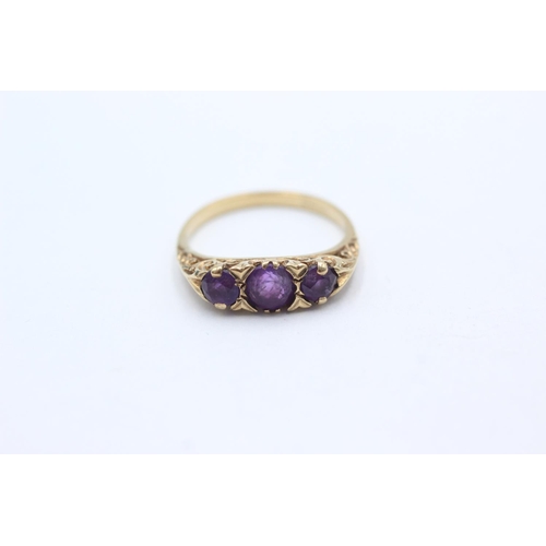 1062 - A 9ct gold amethyst three stone gypsy setting ring, size P - approx. gross weight 2.9 grams