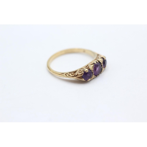 1062 - A 9ct gold amethyst three stone gypsy setting ring, size P - approx. gross weight 2.9 grams