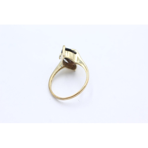 1063 - A 9ct gold smoky quartz statement ring, size N - approx. gross weight 2.5 grams