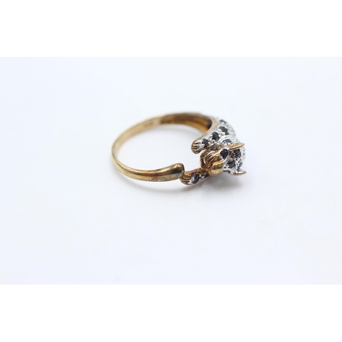 1069 - A 9ct gold diamond and sapphire set panther ring, size P½ - approx. gross weight 2.8 grams