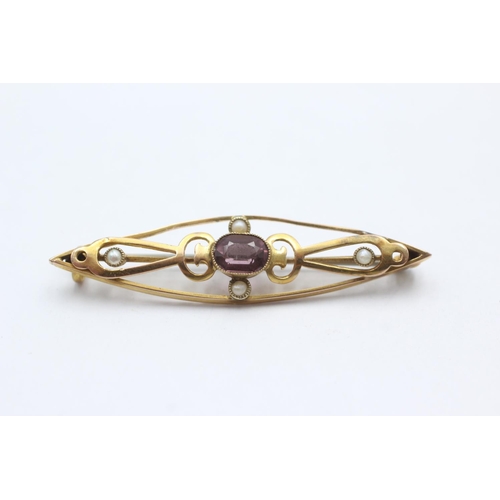 1072 - A 9ct gold amethyst and seed pearl brooch - approx. gross weight 2.2 grams