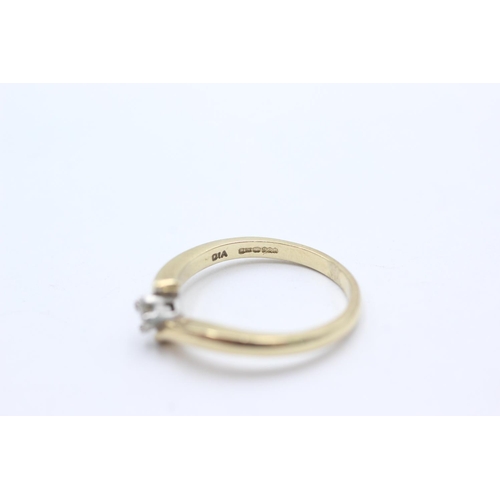 1075 - A 9ct gold diamond solitaire twist setting ring, size P - approx. gross weight 2.8 grams