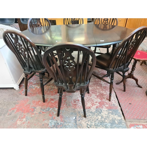 122 - An oak drop leaf gate leg oval dining table and six matching wheelback dining chairs - approx. 75cm ... 