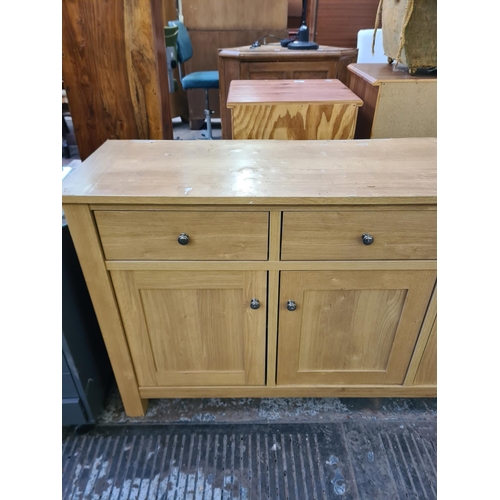 87 - A modern oak effect sideboard with three drawers and three cupboard doors - approx. 77.5cm high x 13... 