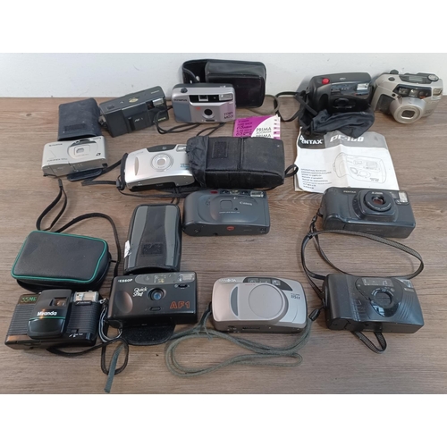 659 - A collection of compact 35mm cameras to include Pentax Espio 200, cased Canon Sure Shot 65 Zoom with... 