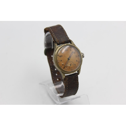 1129 - A WWII military issue A.T.P mechanical wristwatch, case back engraved Broad Arrow, A.T.P, Code 23602... 