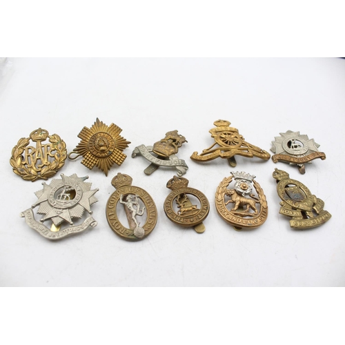 1178 - Ten military cap badges