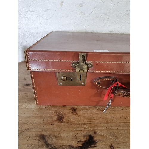 526 - An early 20th century brown leather suitcase - approx. 19cm high x 61cm wide x 35cm deep