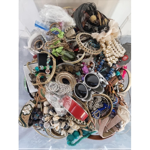 366 - Approx. 15kg of costume jewellery