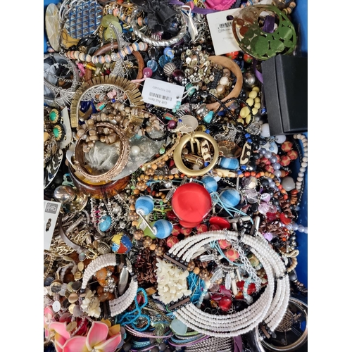 400 - Approx. 19kg of costume jewellery