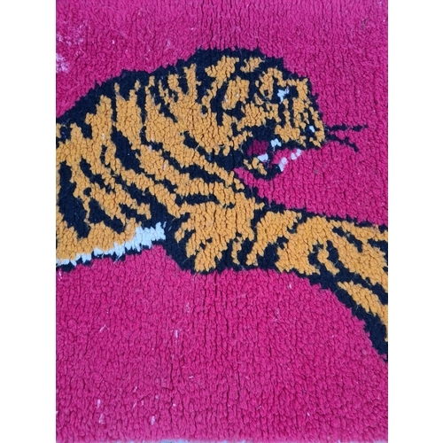 72 - A mid 20th century woollen tiger pattern rug - approx. 135cm x 69cm