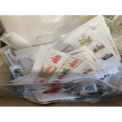 842 - A box containing a collection of world stamps