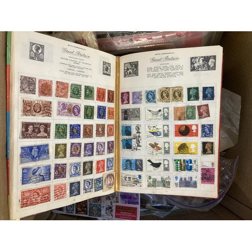 842 - A box containing a collection of world stamps