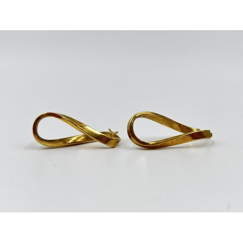 1079 - A pair of 9ct gold twisted earrings - approx. gross weight 1.39 grams