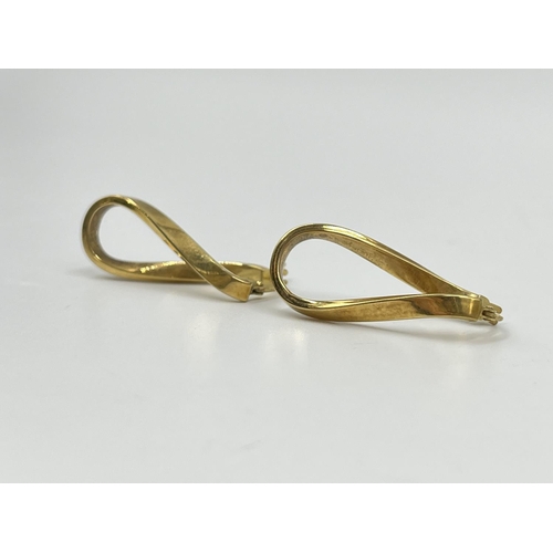 1079 - A pair of 9ct gold twisted earrings - approx. gross weight 1.39 grams