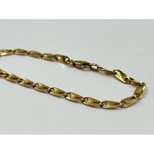 1090 - A hallmarked Sheffield import 9ct gold 18cm bracelet - approx. gross weight 5 grams