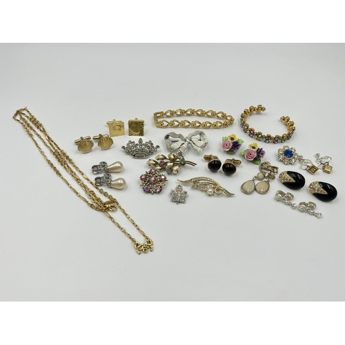 1095 - A collection of vintage costume jewellery