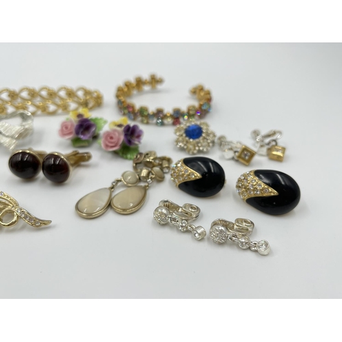 1095 - A collection of vintage costume jewellery