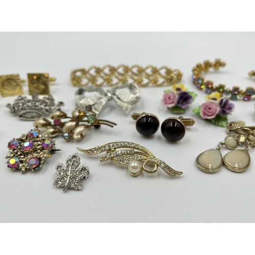 1095 - A collection of vintage costume jewellery