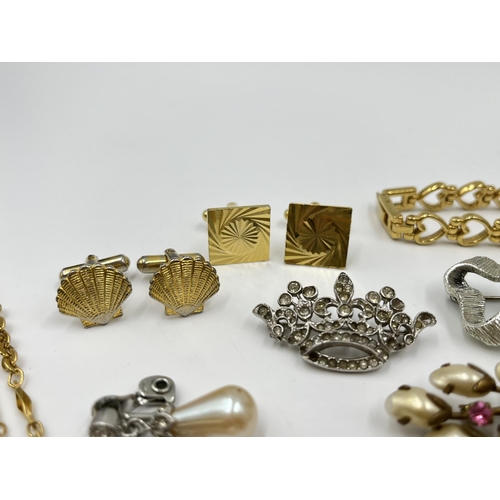 1095 - A collection of vintage costume jewellery