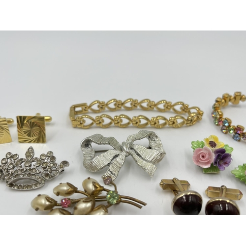 1095 - A collection of vintage costume jewellery