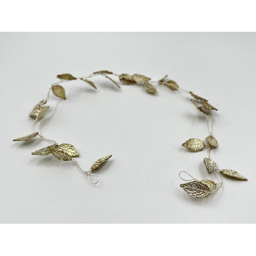 1096 - Two items, one white metal Grecian leaf hair vine and one white metal leaf brooch