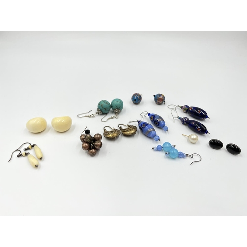 1100 - A collection of vintage earrings to include yellow metal Creole hoop, millefiori and cloisonné, blac... 